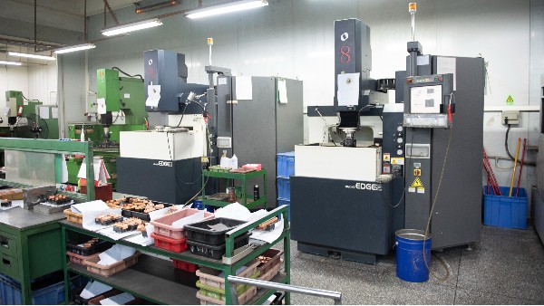 塑膠模具制造結構會造成注塑件成型加工缺陷嗎？