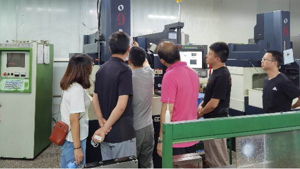 東莞醫(yī)療塑膠模具廠迎來(lái)千里之客